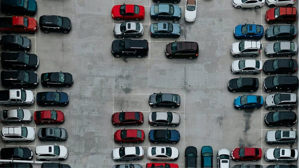 A bird's-eye view of automobiles on a parking lot